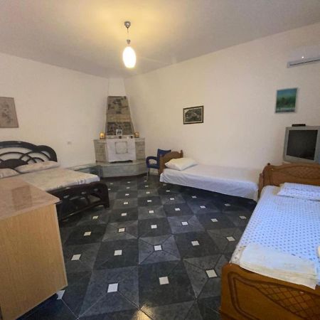 Eva Apartments Dhërmi Екстериор снимка