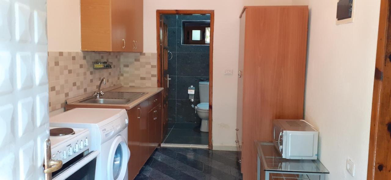 Eva Apartments Dhërmi Екстериор снимка